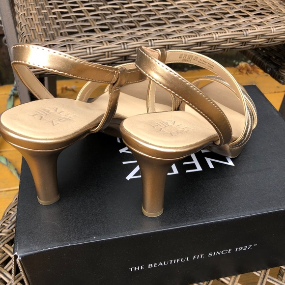 Naturalizer Brenta Sandal Size 8M New in Box Bronze Pearl Faux Leather - Picture 3 of 5